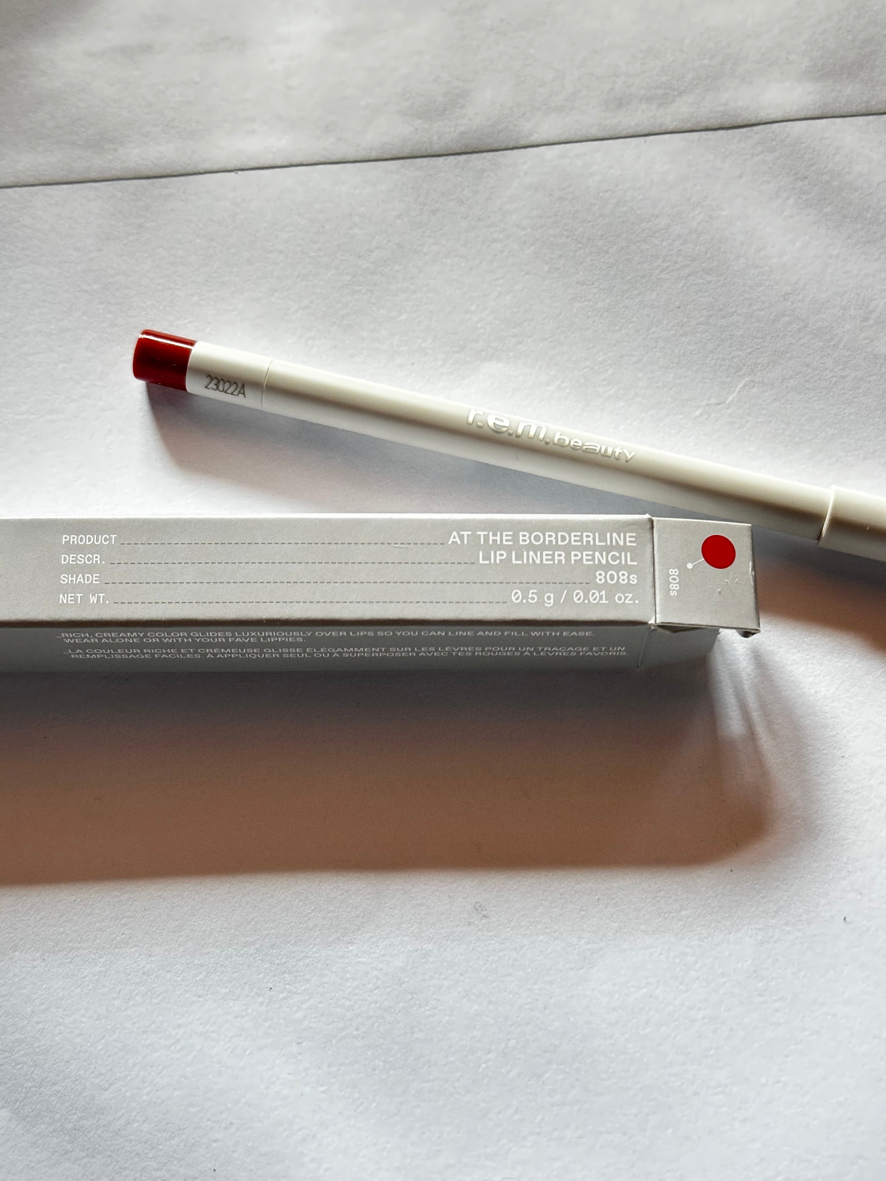 Lápiz delineador de labios R.E.M. Beauty